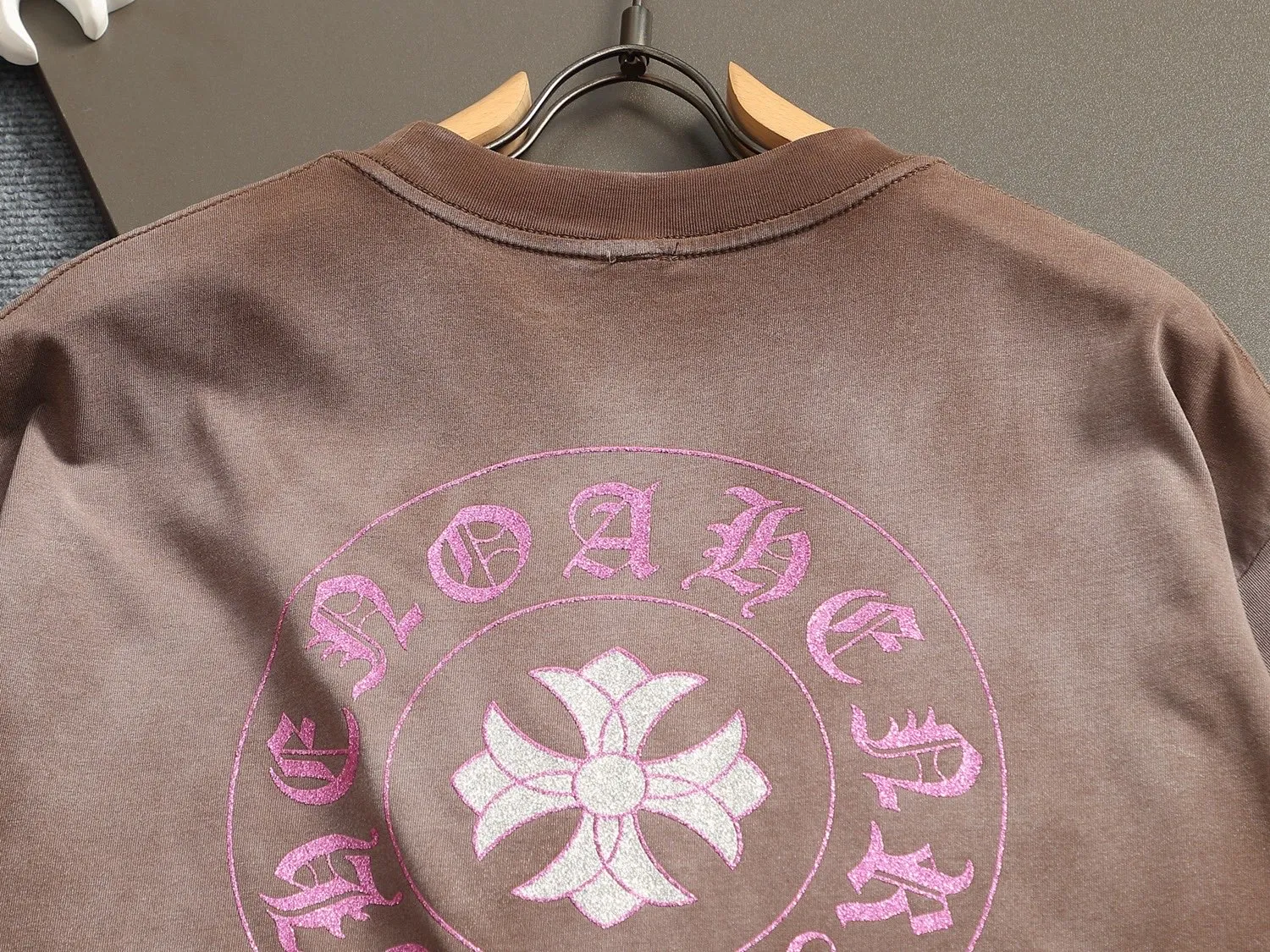 🅿️220 Chrome hearts ch Chrome hearts cross pink hot diamond short-sleeved t-shirt. Advanced tie-dye technology. Large version. Loose and stylish. Low version, slim and long version with upper body and raised hips. 100% commitment: top quality, not fast food. The highest version on the market. Top quality, 320 grams. 26 custom-dyed double yarn cotton, same style for men and women, complete with three standards. Color: Six colors available, available to the public. Size: XS-L. Size chart:
